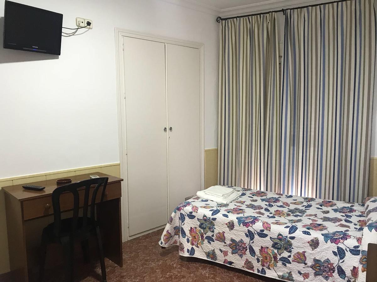 Hostal Bar San Pedro Mairena De Alcor Kültér fotó