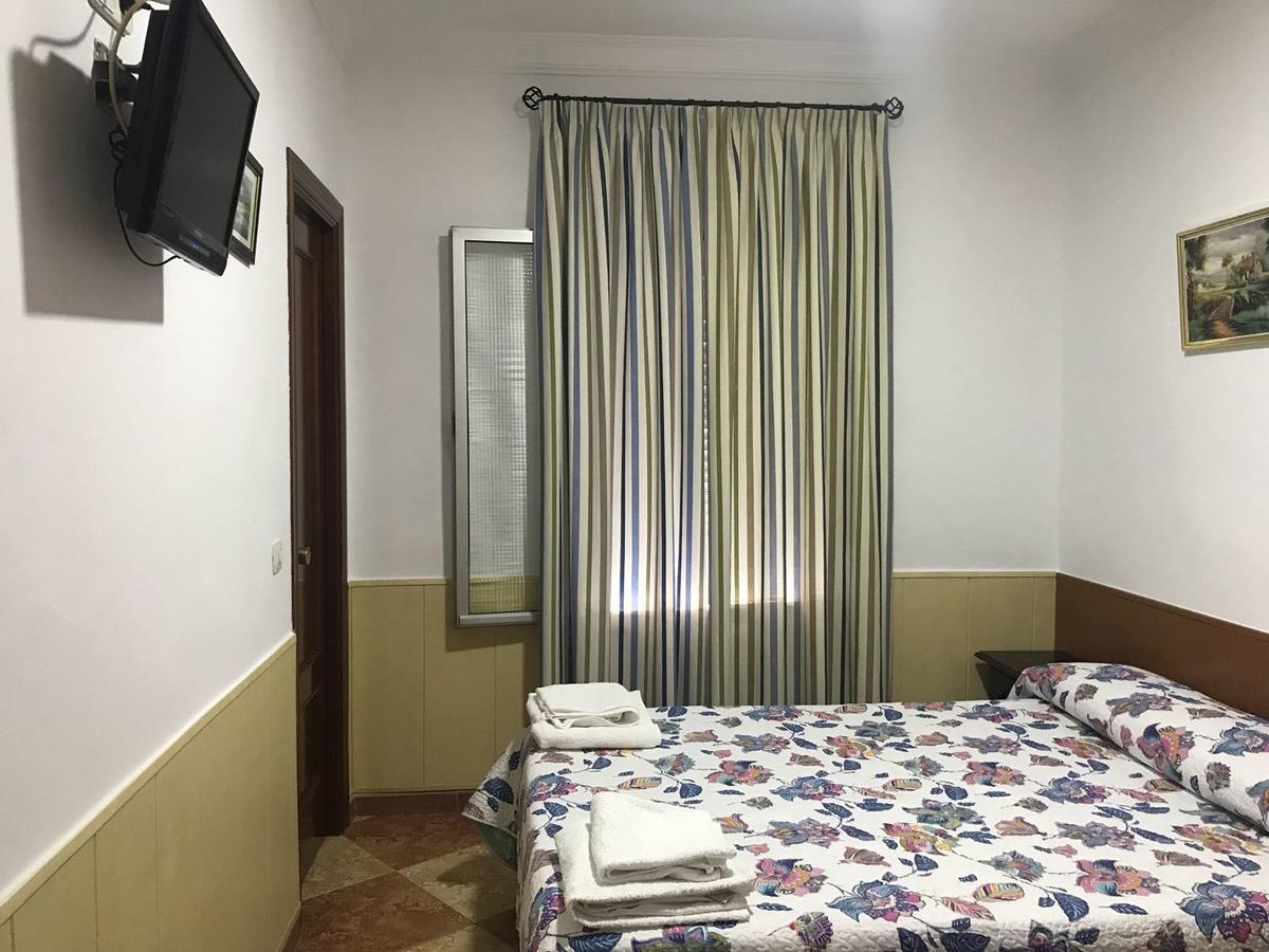 Hostal Bar San Pedro Mairena De Alcor Kültér fotó