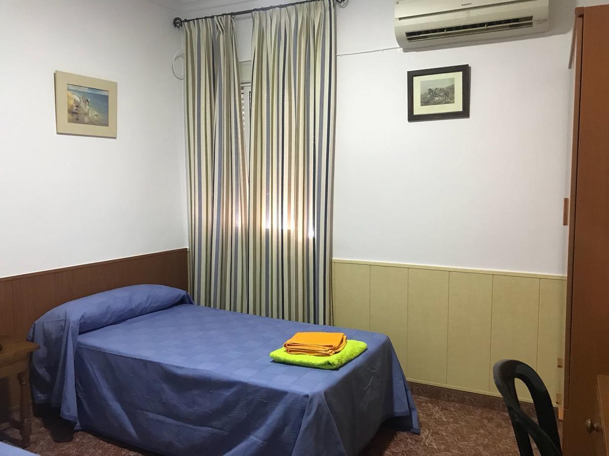 Hostal Bar San Pedro Mairena De Alcor Kültér fotó