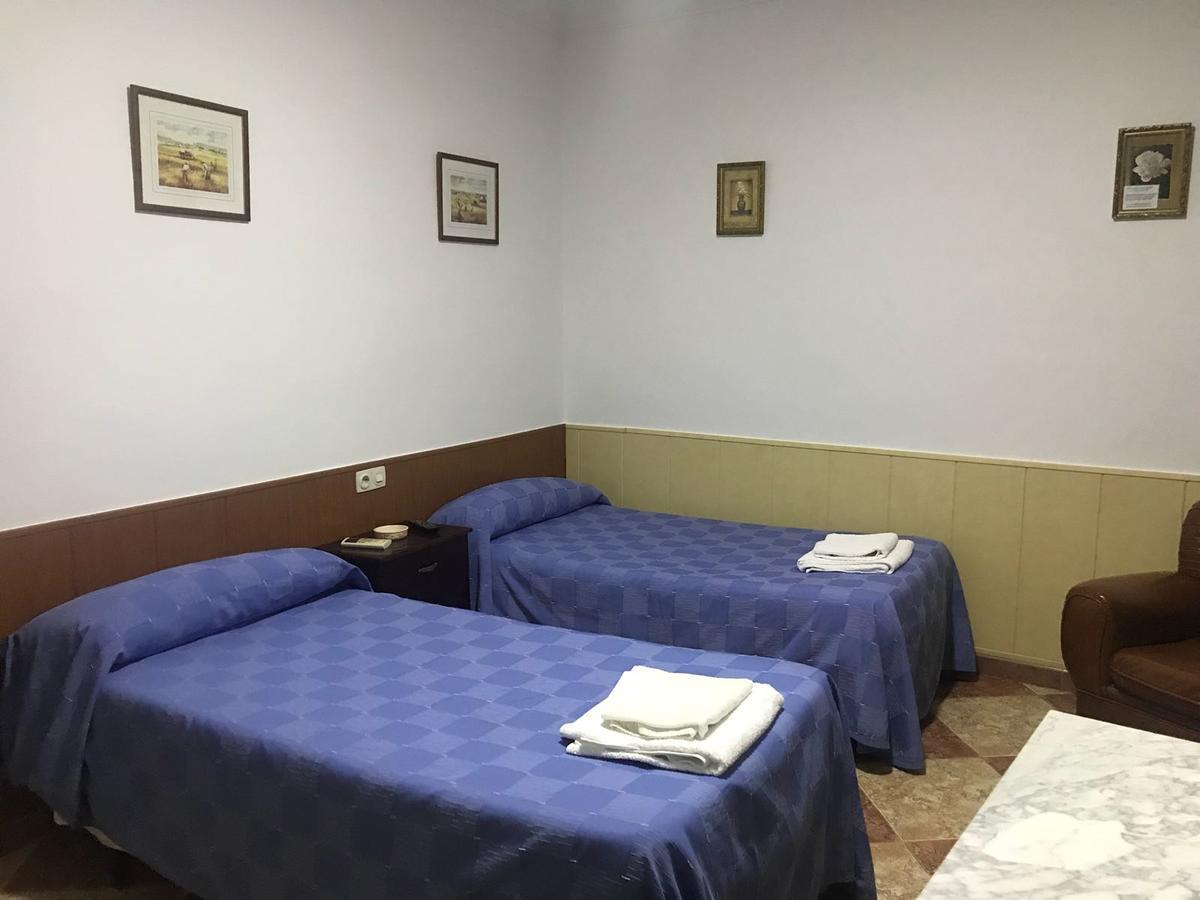 Hostal Bar San Pedro Mairena De Alcor Kültér fotó