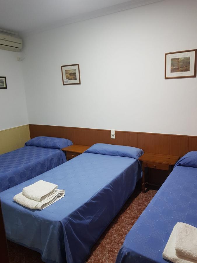 Hostal Bar San Pedro Mairena De Alcor Kültér fotó